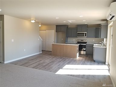 2509 Sand Dollar Rd W in Bremerton, WA - Building Photo - Building Photo