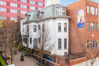 Campus Apartments in Philadelphia, PA - Building Photo - Building Photo