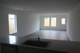 3128 Twisted Myrtle Dr in Conroe, TX - Building Photo - Building Photo