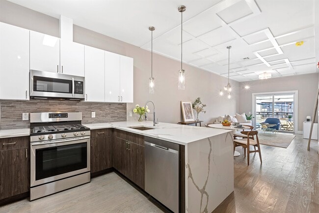 313 Pine St in Jersey City, NJ - Building Photo - Building Photo