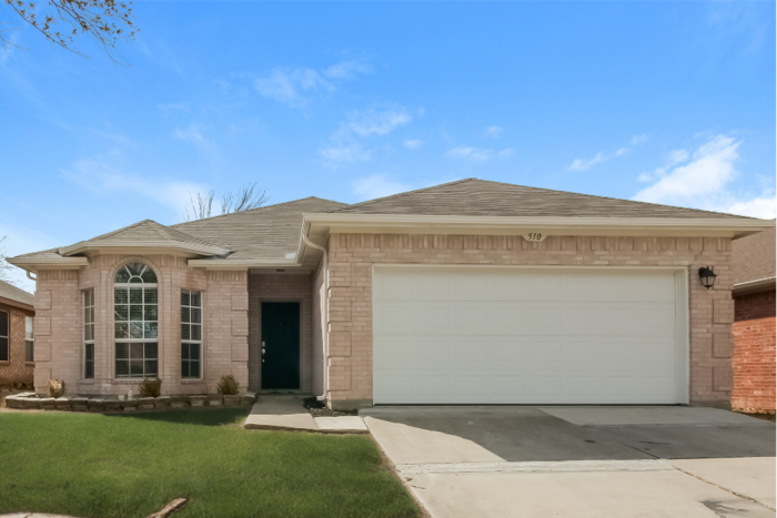 510 Blueberry Hill Ln in Mansfield, TX - Building Photo
