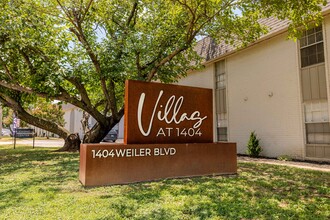 Villas at 1404 in Fort Worth, TX - Building Photo - Building Photo