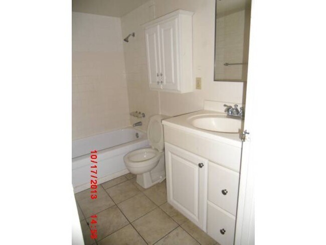 605 S Royal Crest Cir in Las Vegas, NV - Building Photo - Building Photo