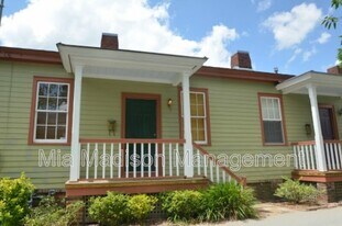 547 E Macon St in Savannah, GA - Building Photo