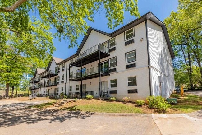 property at 2006 Northlake Pkwy
