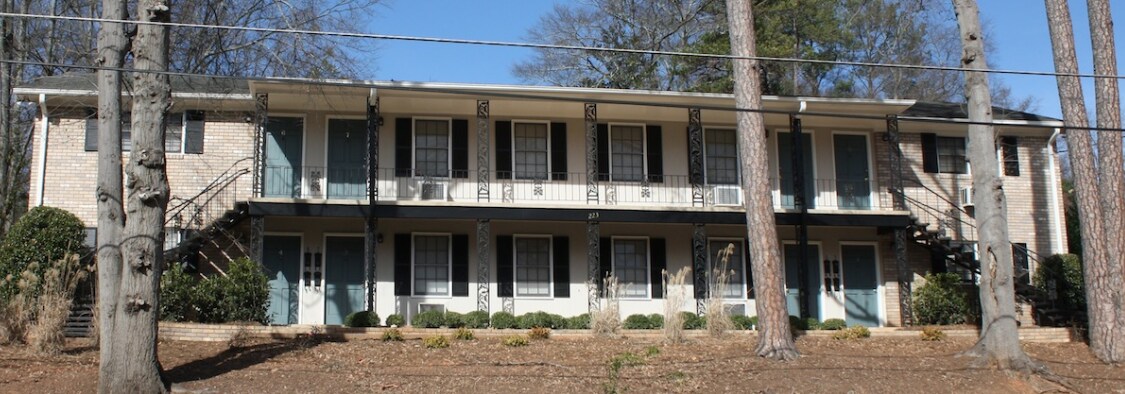 223 E Cloverhurst Ave in Athens, GA - Building Photo