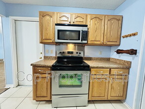 10118 Rainbow Bend in San Antonio, TX - Building Photo - Building Photo