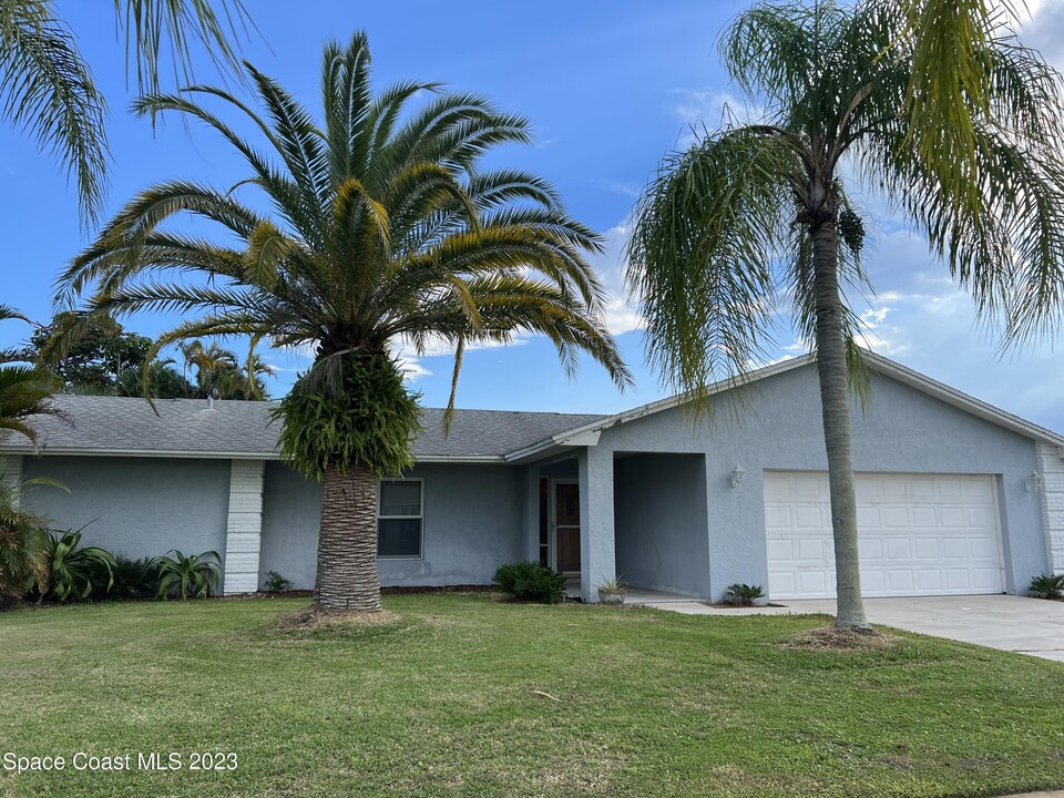 1911 Talloak Rd in Melbourne, FL - Building Photo