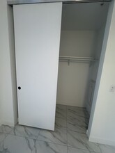 16051 W Dixie Hwy, Unit 622 in North Miami Beach, FL - Foto de edificio - Building Photo