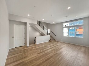2032 Bravo Loop in Chula Vista, CA - Foto de edificio - Building Photo