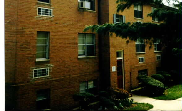 Erdo Court in Arlington, VA - Building Photo - Building Photo