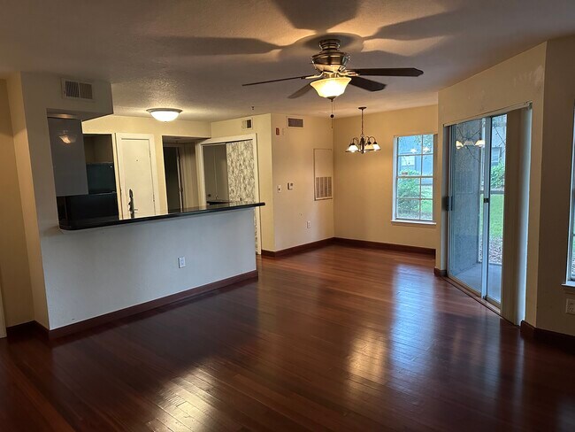 13012 Arbor Isle Dr in Temple Terrace, FL - Building Photo - Building Photo
