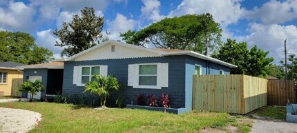 4215 30th Ave N in St. Petersburg, FL - Building Photo - Building Photo