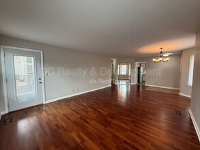 2131 Aberdeen Ct in Hanover Park, IL - Building Photo - Building Photo