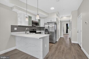 519 N 11th St in Philadelphia, PA - Building Photo