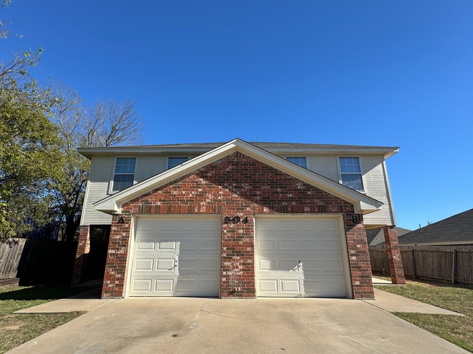 504 Manhattan Dr-Unit -Unit B in Nolanville, TX - Building Photo