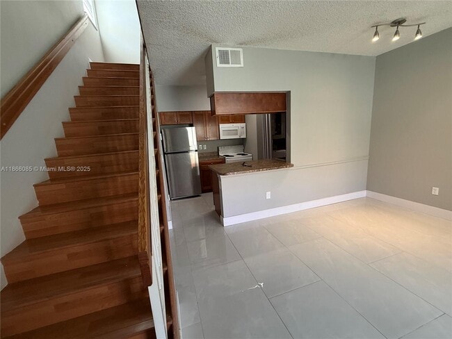 18332 NW 68th Ave in Hialeah, FL - Building Photo - Building Photo