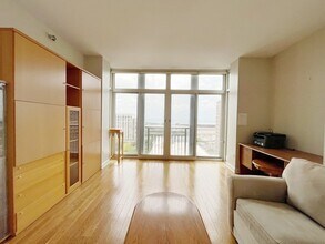 1400 S Michigan Ave, Unit 2004 in Chicago, IL - Building Photo - Building Photo