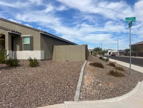 19908 W Badgett Ln in Litchfield Park, AZ - Foto de edificio - Building Photo