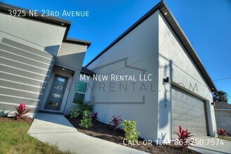 3925 NE 23rd Ave in Cape Coral, FL - Building Photo - Building Photo