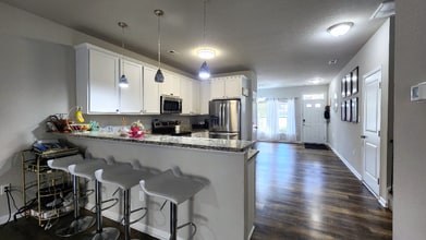 200 Seasons Cir in Suffolk, VA - Foto de edificio - Building Photo