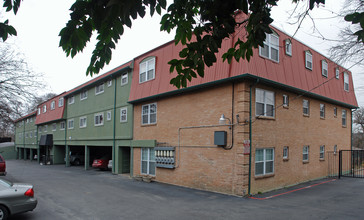 Austin Heights Condominiums in Austin, TX - Foto de edificio - Building Photo