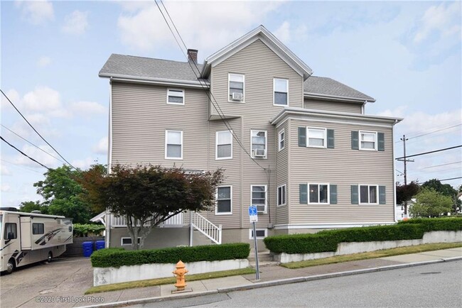 163 Prospect St in Pawtucket, RI - Building Photo - Building Photo