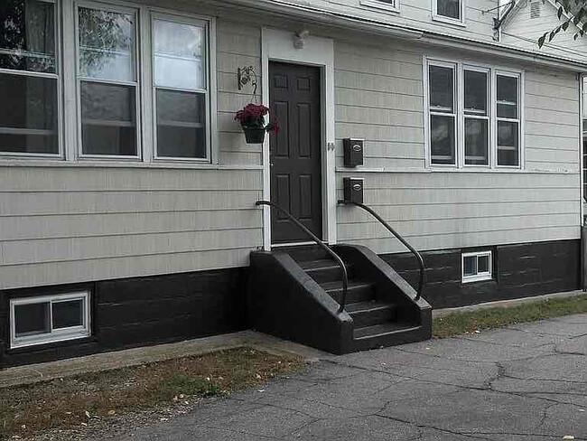 60 Plummer St in Manchester, NH - Building Photo - Building Photo