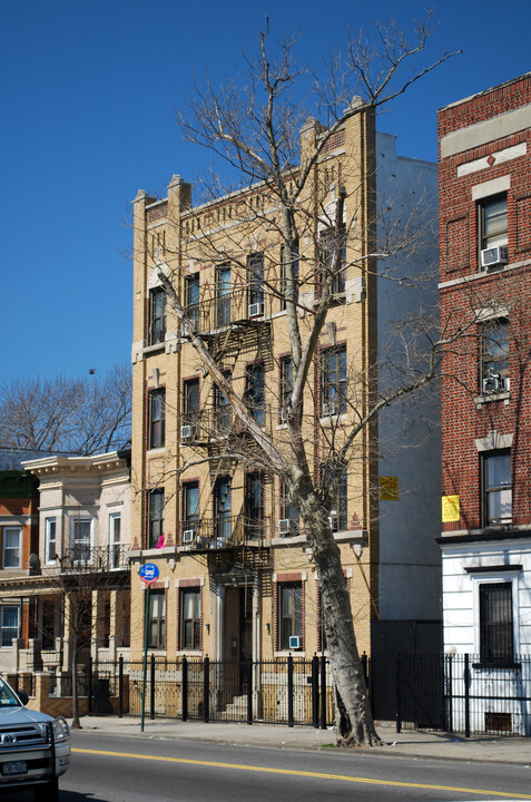 2347 Foster Ave in Brooklyn, NY - Foto de edificio