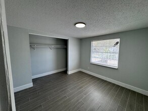 13701 N 21st St in Tampa, FL - Building Photo - Building Photo