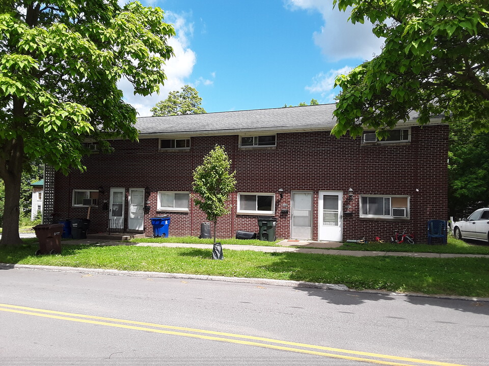 266 Cedar Ave in Ravenna, OH - Building Photo