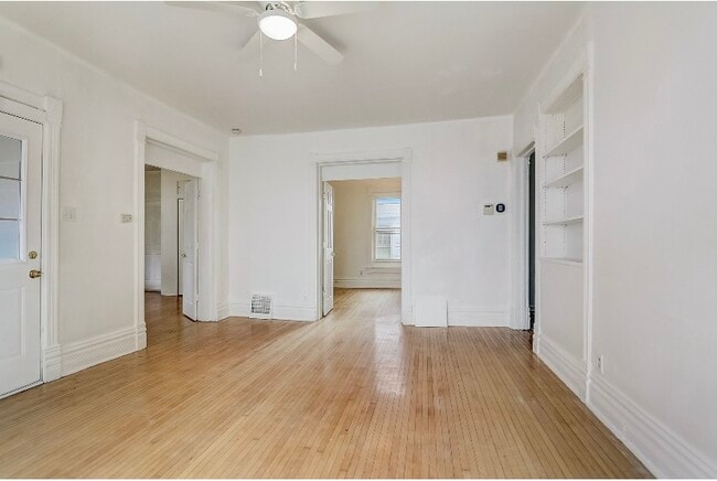 125 Oak St, Unit 1 in Elgin, IL - Building Photo - Building Photo