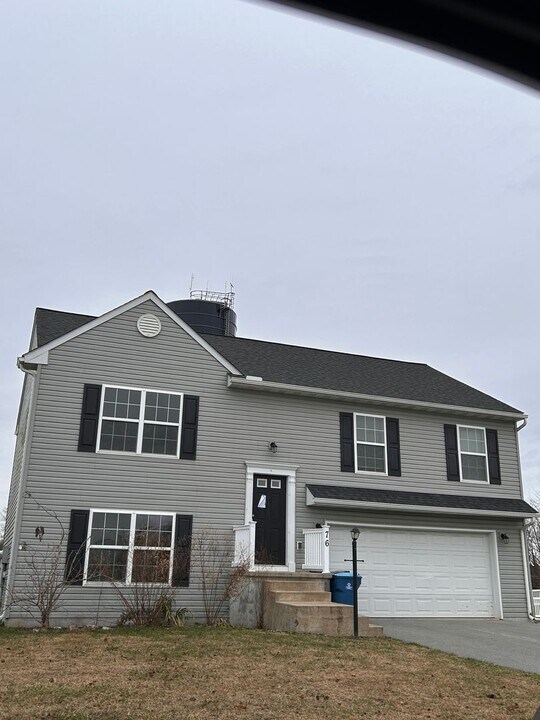 76 Bryn Way in Mount Wolf, PA - Building Photo