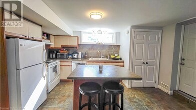 326 Victoria St S in Kitchener, ON - Building Photo - Building Photo