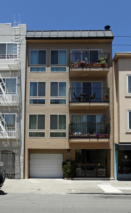 2460 Chestnut St in San Francisco, CA - Building Photo