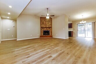 1828 Craven Dr in Seffner, FL - Foto de edificio - Building Photo