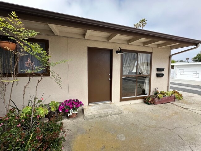 1230 Devon Ln, Unit 1239 Devon Lane in Ventura, CA - Foto de edificio - Building Photo