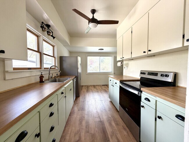 1741 Yale Ave in Burley, ID - Building Photo - Building Photo