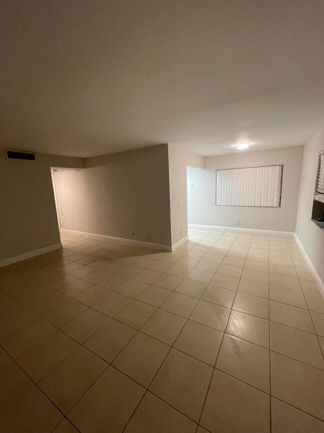 420 Meadows Cir in Boynton Beach, FL - Foto de edificio - Building Photo