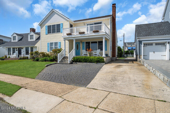 305 North Blvd in Belmar, NJ - Foto de edificio - Building Photo