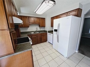 1402 N Bracewell Dr in Plant City, FL - Building Photo - Building Photo