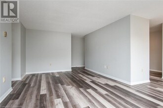 35 Green Valley Dr in Kitchener, ON - Building Photo - Building Photo