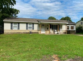 924 Gossman Dr in Virginia Beach, VA - Building Photo