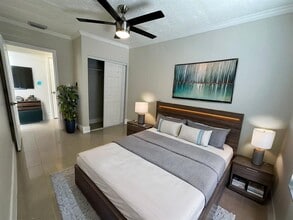 2300 SW 43rd Terrace in Fort Lauderdale, FL - Building Photo - Building Photo