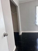 5134 Hillburn Dr in San Antonio, TX - Foto de edificio - Building Photo