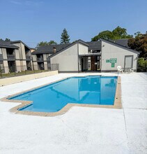Cloister Apartments in Columbus, GA - Foto de edificio - Building Photo
