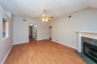 8243 Cross Point Dr in Olive Branch, MS - Foto de edificio - Building Photo