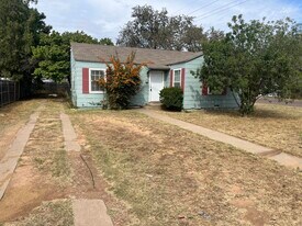 2602 28th St in Lubbock, TX - Building Photo