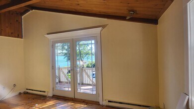 18 Sawdy Pond Ave in Tiverton, RI - Building Photo - Building Photo