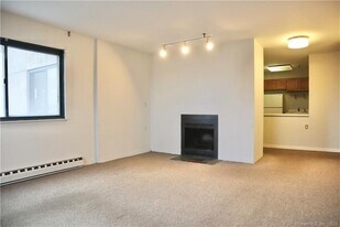 51 Schuyler Ave in Stamford, CT - Building Photo